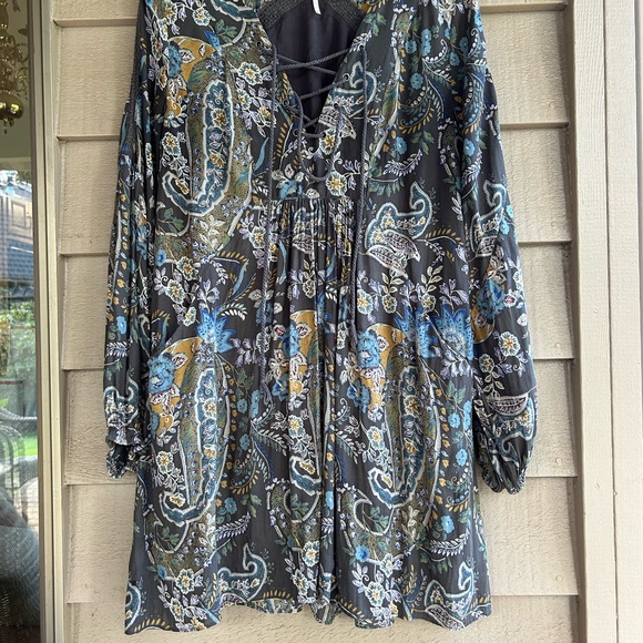 Free People mini dress or Tunic style 33” length. Paisley knit trim lace up neck - Picture 1 of 10